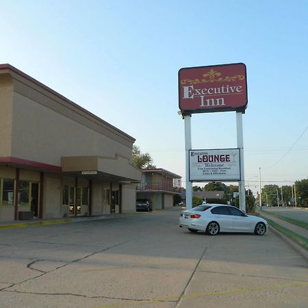Executive Inn Ponca City Bagian luar foto