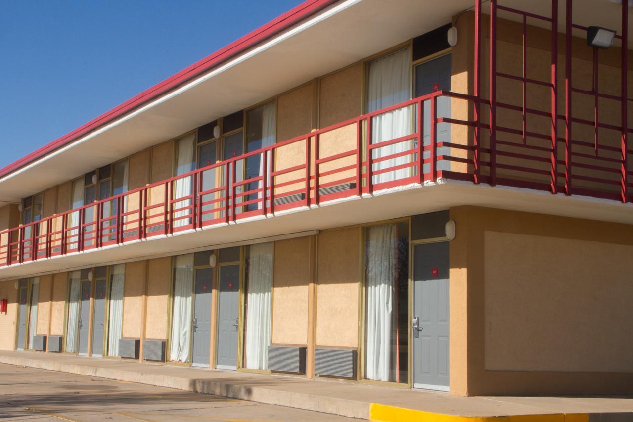 Executive Inn Ponca City Bagian luar foto