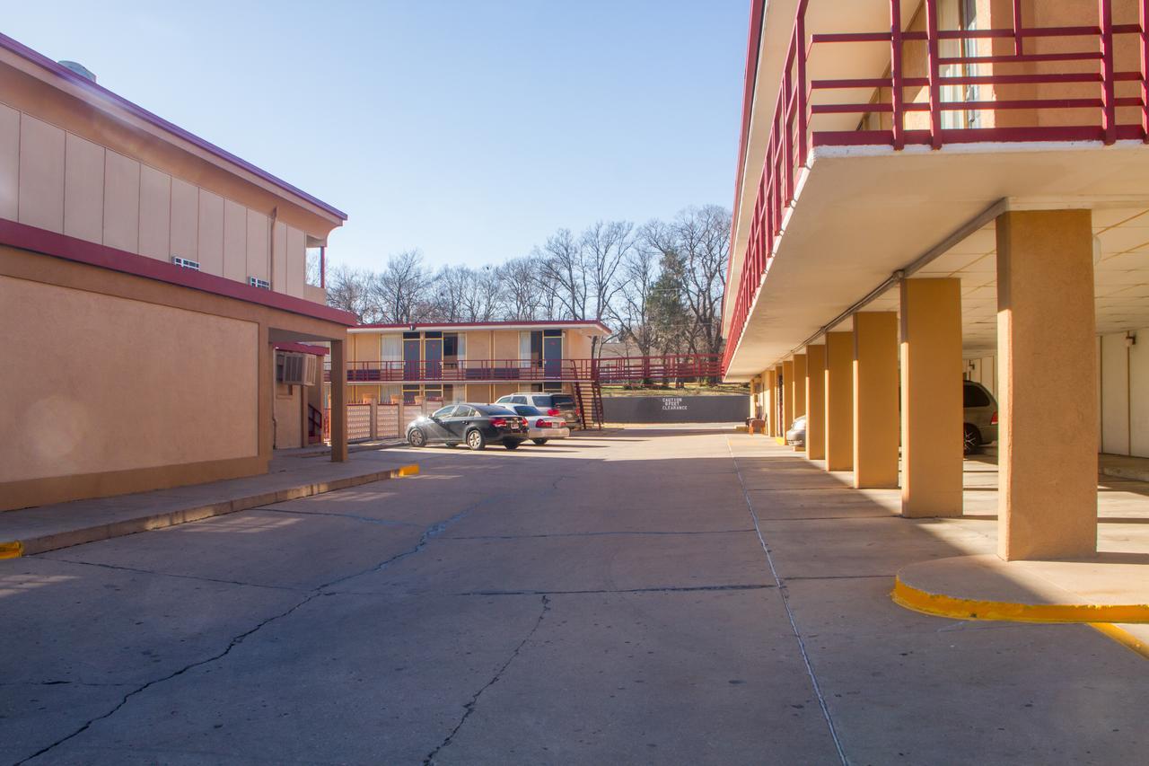 Executive Inn Ponca City Bagian luar foto