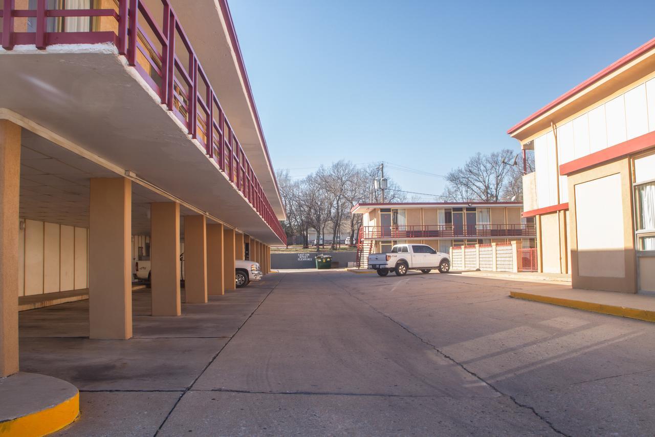 Executive Inn Ponca City Bagian luar foto